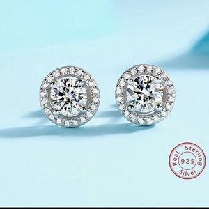 1 Ct ( 2pcs )  Diamond Stud Earrings.